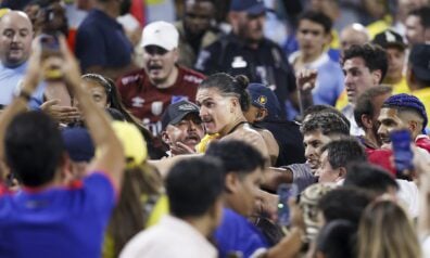 Urugvajieši neizmanto vairākumu un kaujas ar faniem, Kolumbija iekļūst “Copa America” finālā