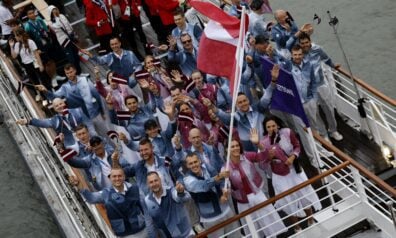 Latvijas delegācija Parīzes OS atklāšanas ceremonijā