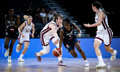 Latvijas un Francijas U20 basketbolistes