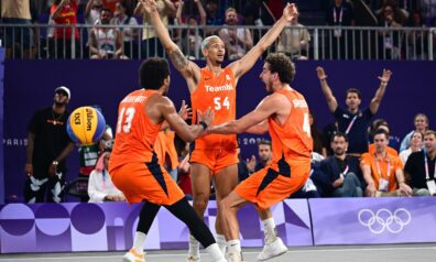 De Jongs ar iespaidīgu tālmetienu atnes Nīderlandei Parīzes OS zeltu 3×3 basketbolā