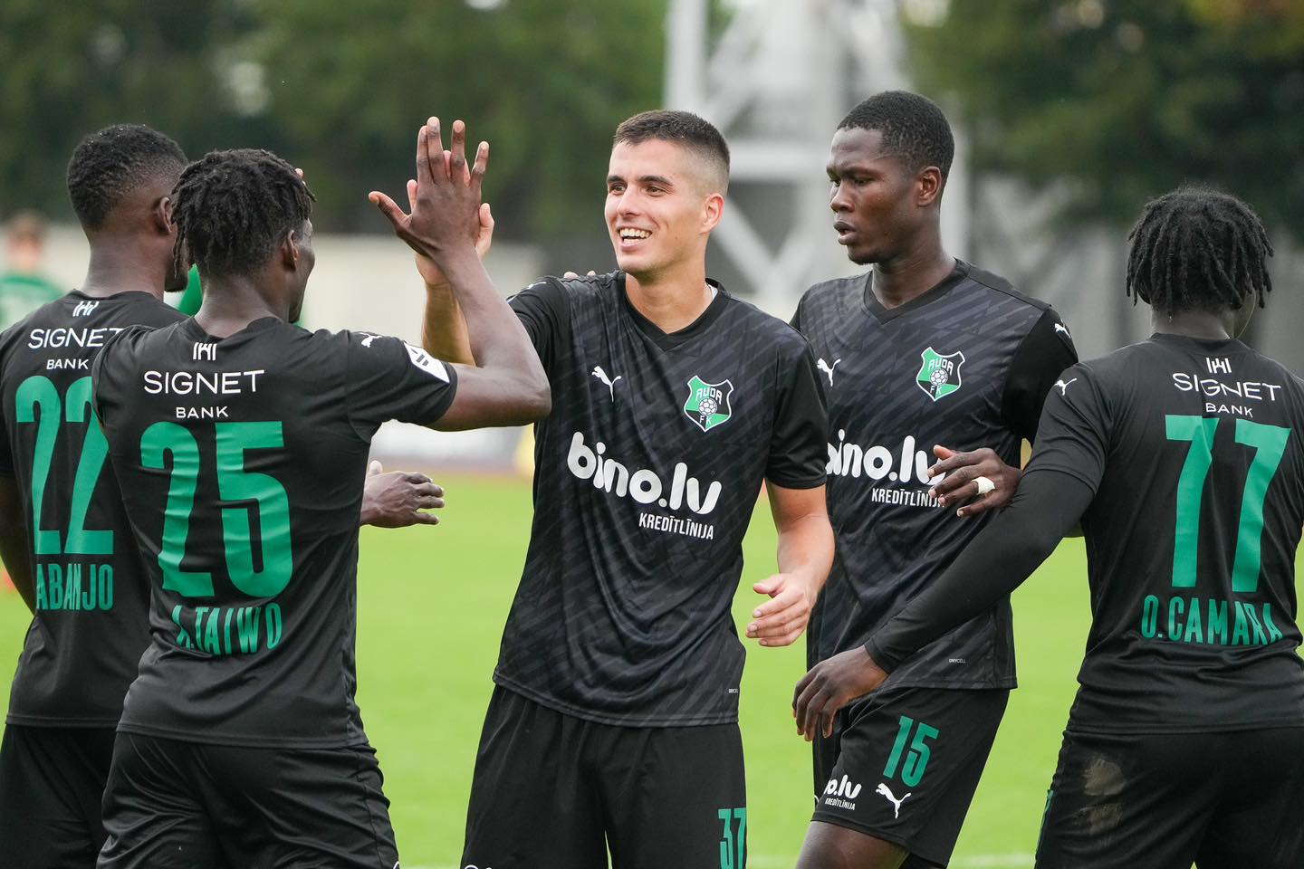 To kamper i den latviske superligaen i fotball spilles i Riga