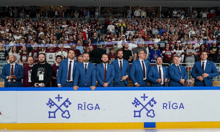 Harijs Vītoliņš ar Latvijas izlases treneriem