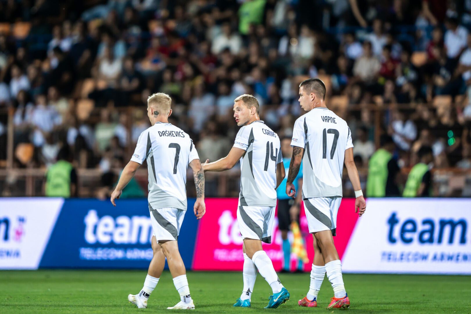 Latviske fotballspillere skal prøve å ta poeng mot Færøyene i UEFA Nations League-kampen
