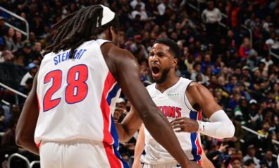 Iedvesmojās no hokeja? “Pistons” NBA spēlē mēģina izspēlēt “skaitlisko vairākumu”