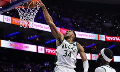 “Bucks” sezonu sāk ar novājinātas “76ers” pieveikšanu