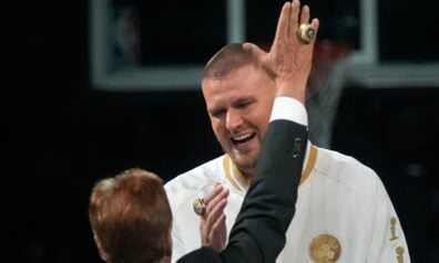 “Celtics” sezonu sāk ar uzvaru, Porziņģis un pārējie spēlētāji tiek pie čempionu gredzeniem