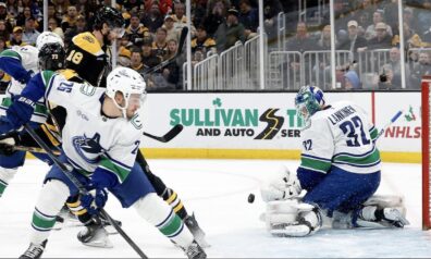 Canucks un Bruins hokejisti