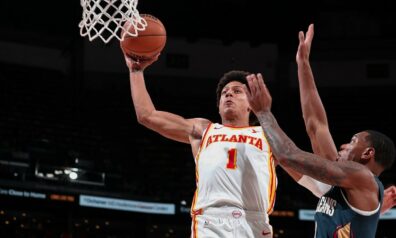 Džonsons tuvu “triple-double”, “Hawks” pārtrauc četru zaudējumu sēriju