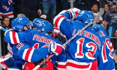 “Senators” izdara vairāk nekā 40 metienus, tomēr “Rangers” vārtsargu pārspēj tikai vienu reizi
