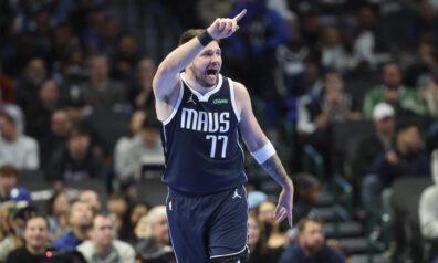 Lieliskais Dončičs atkal rāda meistarību un ieved “Mavs” NBA kausa “play-off”