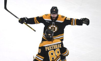 Zaha apildlaikā atnes “Bruins” komandai ceturto uzvaru pēc kārtas