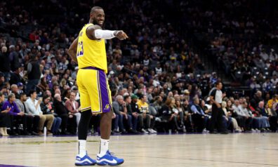 Lebrons labo vēl vienu iespaidīgu NBA rekordu, Vembanjama dominē “Spurs” uzvarā