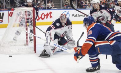 Merzļikina konkurents ielaiž sešus vārtus pret “Oilers”