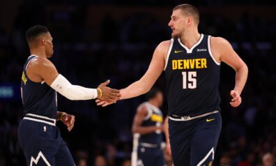 Jokičs dominē un kopā ar nevainojamo Vestbruku atkārto NBA vēsturi