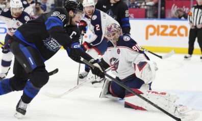 Merzļikins spēlē spīdoši un aptur “Maple Leafs” superzvaigznes