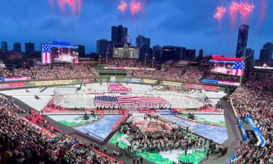 “Blues” vairāk nekā 40 tūkstošu skatītāju klātbūtbē beisbola stadionā sagrauj “Blackhawks”