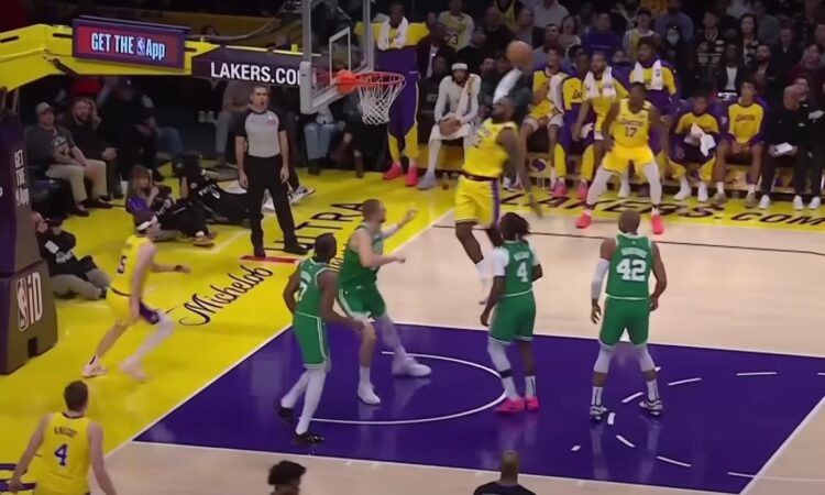 Kristaps Porziņģis pret Lebronu Džeimsu