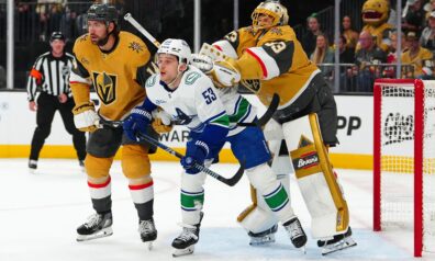 Bļugeram neieskaita amizantus vārtus, “Canucks” zaudē Vegasai