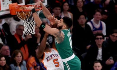 Teitums dominē, “Celtics” bez Porziņģa sagrauj “Knicks”