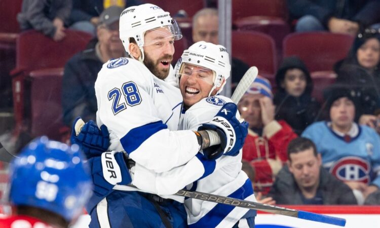 Zemgus Girgensons un Kems Atkinsons