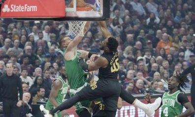 Porziņģis netiek žēlots – latvietis divreiz upura lomā nonāk NBA dienas TOP 10