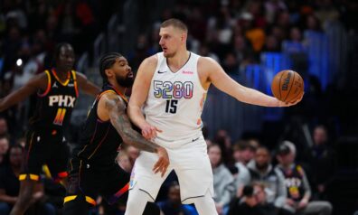 Jokičs turpina būt pārcilvēks, uzrādot vēsturisku un neticamu statistiku pret “Suns”