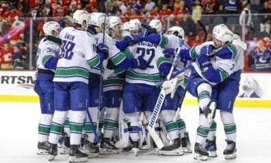 Šilova un Bļugera pārstāvētā “Canucks” uzvar tuvāko konkurenti un samazina deficītu līdz “play-off” zonai