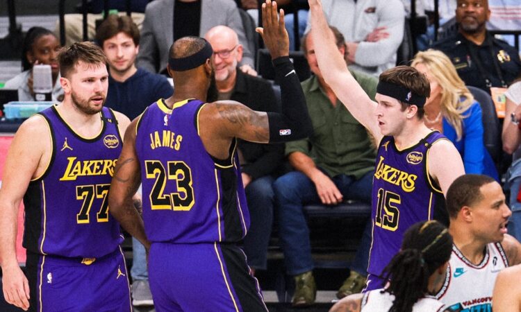Luka Dončičs, Lebrons Džeimss un Ostins Rīvzs