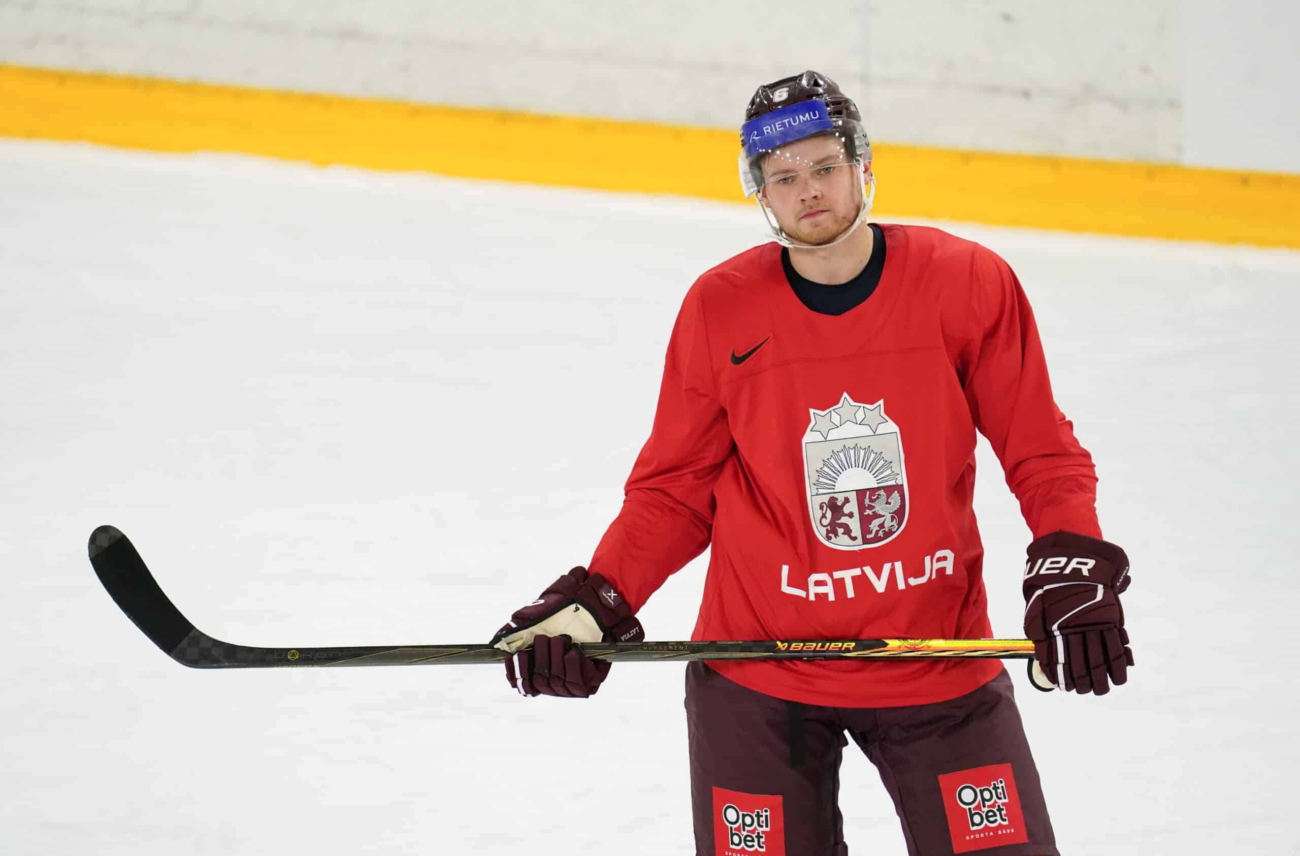 Komuls par izdzīvošanu Slovākijā, “aģentu” Tralmaku, izcilo Jāgru un ...