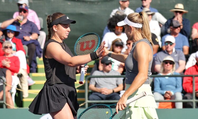 Aļona Ostapenko un Elena Peresa