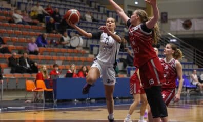 RSU basketbolistes aizsardzībā