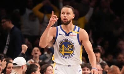 Karijs sasniedz zīmīgu punktu robežu, Adetokunbo spīdošais sniegums neglābj “Bucks”