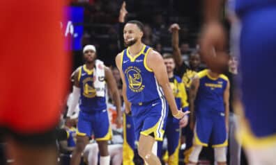Karijs un Batlers rāda klasi, “Warriors” ar uzvaru sāk izslēgšanas spēles