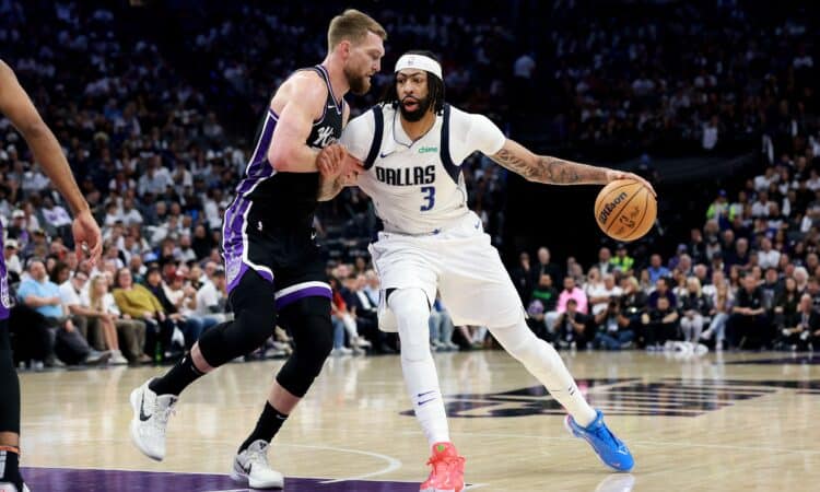 Domants Sabonis un Entonijs Deiviss