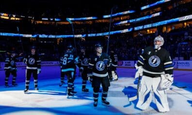 Girgensons aktīvs spēka spēlē, “Lightning” grauj un iegūst mājas laukuma priekšrocības