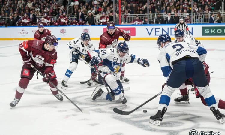 Latvijas un Somijas hokejisti