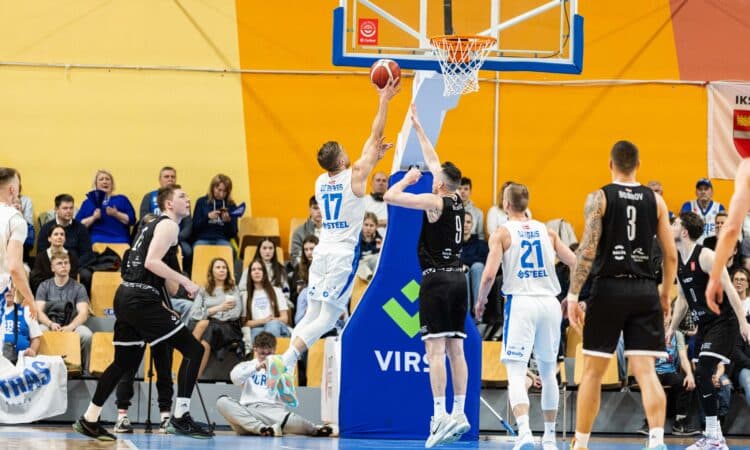 BK Ogre pret VEF Rīga