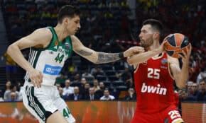 Konstantinos Mitoglu un Aleks Pīterss
