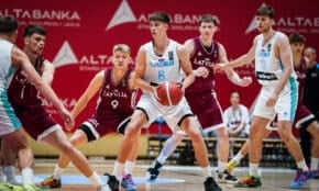Latvijas un Slovēnijas U18 basketbolisti