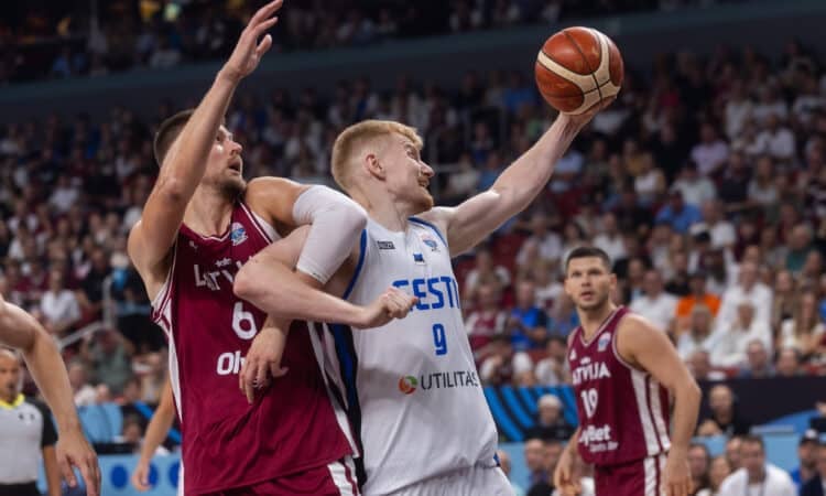 Kristaps Porziņģis un Matiass Tass