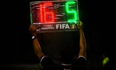 Futbola tiesnesis