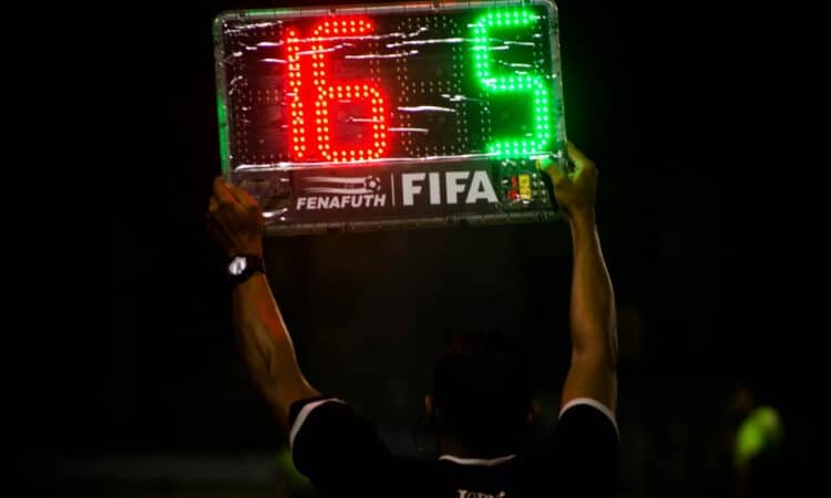 Futbola tiesnesis