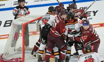 Latvijas un Vācijas izlases hokejisti