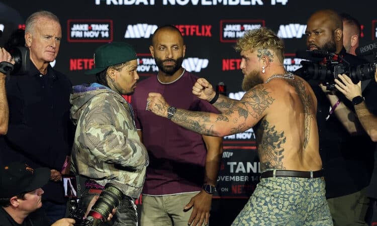 Džervonte Deiviss un Džeiks Pols