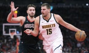 Alperens Šengins un Nikola Jokičs