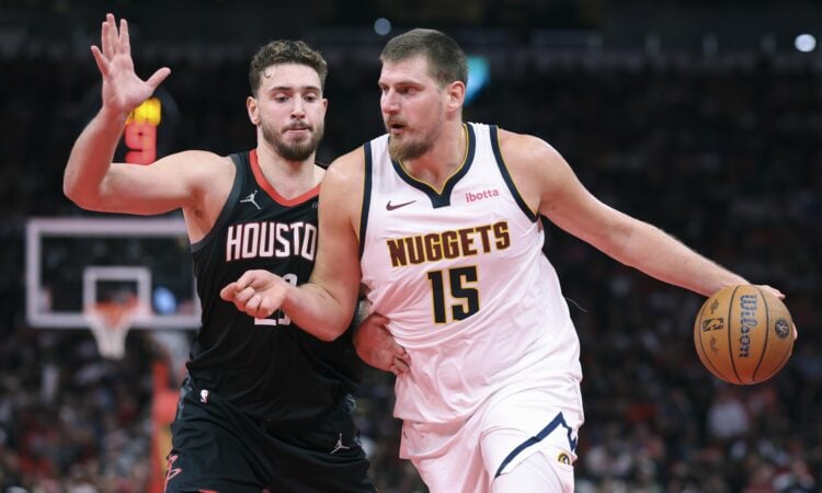 Alperens Šengins un Nikola Jokičs