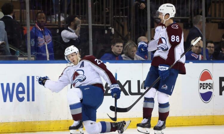 Neitans Makinons un Martins Nečass