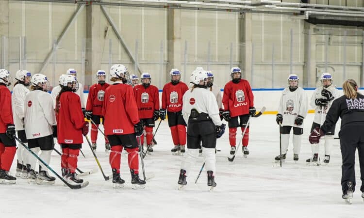 Latvijas U18 sieviešu hokeja izlase
