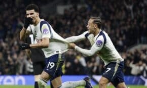 Dominiks Solanke un Čavi Simonss