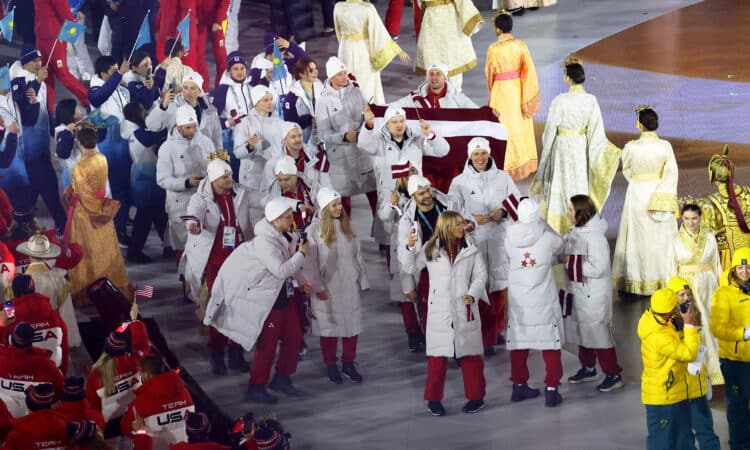 Latvijas delegācijas Milānas-Kortīnas olimpisko spēļu noslēguma ceremonijā
